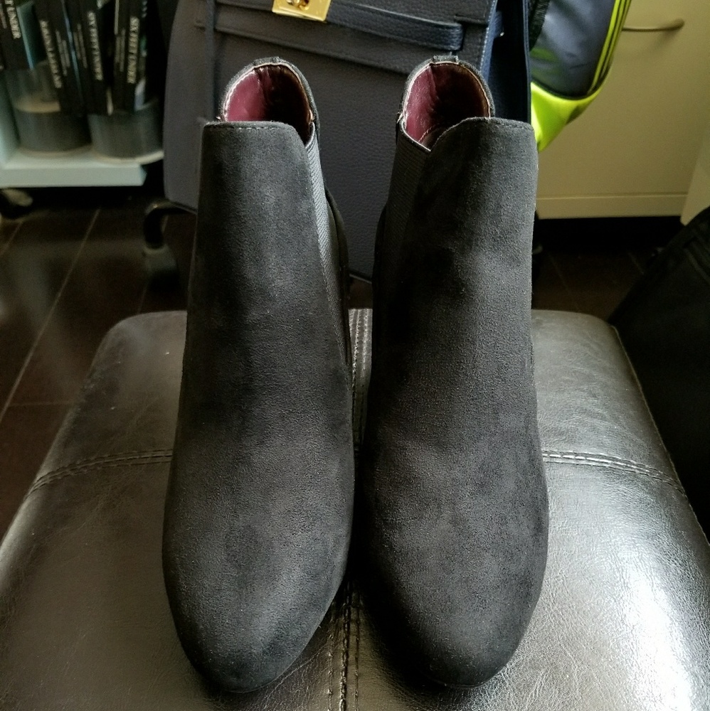BCBGeneration Dolan Heeled Chelsea Ankle Boot - Picture 6 of 8